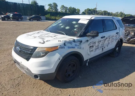 2015 Ford Police Interceptor z USA, uszkodzony, nr VIN 1FM5K8AR6FGB83590